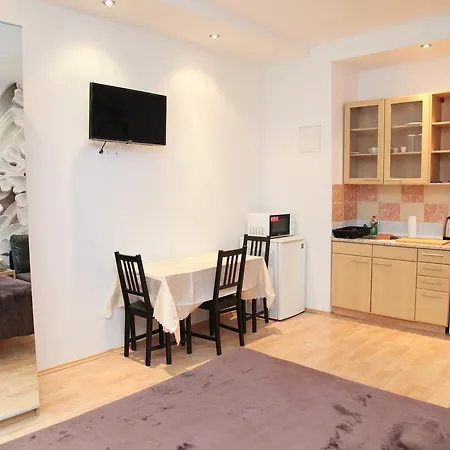Old Town Apartment *